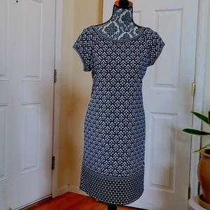 Amazingly comfortable Max Studio with scoop neck